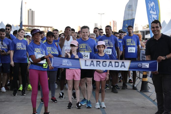 Maria Luiza Mendes, governador Mauro Mendes e a amiguinha Olívia Crédito - Jana Pessôa