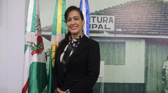 Foto a seguir: Vereadora de Tangará da Serra, Elaine Antunes