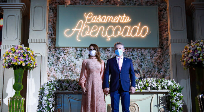 Primeira-dama de MT Virginia Mendes e governador Mauro Mendes no Casamento Abençoado em 2021 (arquivo) Crédito - Jana Pessôa