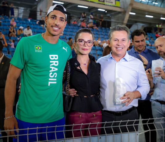 Na foto: Almir Júnior; primeira-dama de MT, Virginia Mendes e o governador Mauro Mendes na abertura do Campeonato Ibero-Americano no COT- UFMT