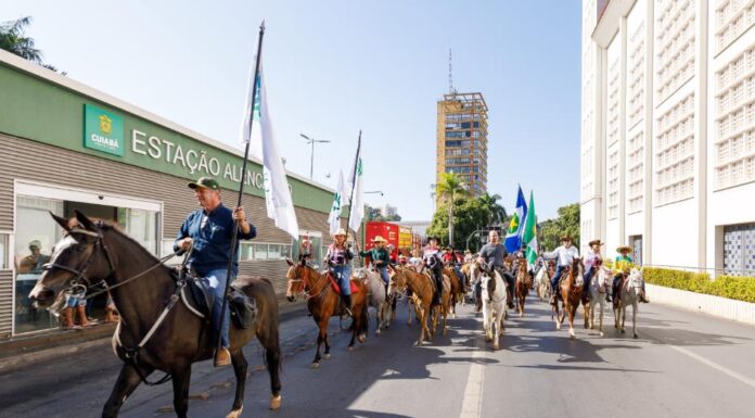 Cavalgada de abertura da Expoagro em Cuiabá tem participação histórica do prefeito da capital