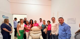 Deputado Dr. João cumpre promessa e entrega 15 poltronas ao setor de oncologia do Hospital Regional de Cáceres