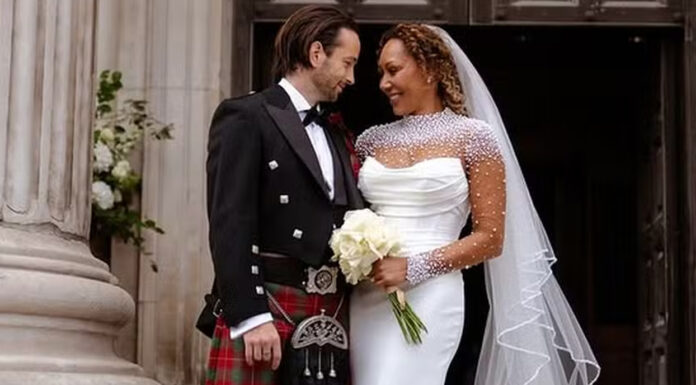 Mel B exibe clique do casamento com o cabeleireiro Rory McPhee: ‘Grande dia!’