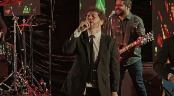 Imitáveis lança novo clipe no palco do Festival em Chapada