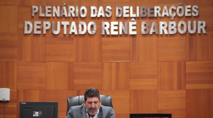 Nova lei de Dr. João garante devolução de matrícula a estudantes que desistirem de curso em MT