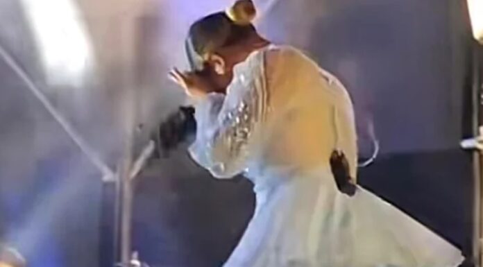 Veja Vídeo – Cantora tem rosto atingido por drone durante show no Peru;