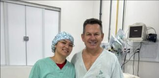 Governador Mauro Mendes fratura costelas após acidente em obra estadual em MT