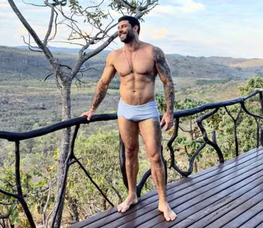 De sunga, Jesus Luz paisagem paradisíaca em Chapada dos Veadeiros: ‘Lugar favorito’