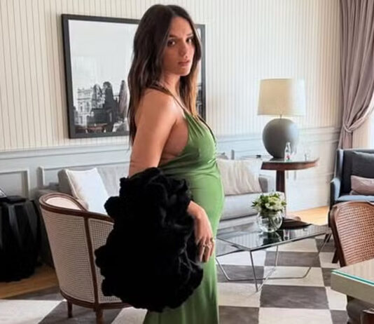 Rafa Kalimann exibe barriguinha de gravidez ao posar com looks justos: ‘Dump ‘