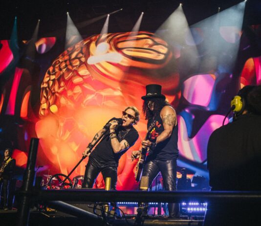 Montagem da estrutura para show do Guns N’ Roses em Cuiabá começa nesta quarta (22)