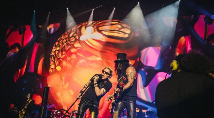 Montagem da estrutura para show do Guns N’ Roses em Cuiabá começa nesta quarta (22)