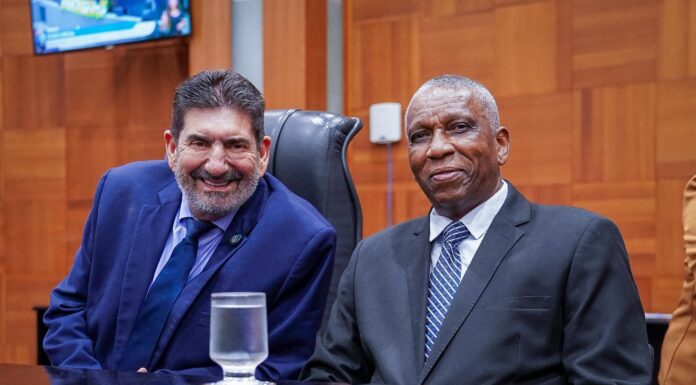 Dr. João celebra servidores da Assembleia Legislativa em sessão especial: “Sem vocês, essa Casa não funciona”