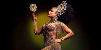 Com figurino poderoso, Quitéria Chagas brilha em ensaio de Carnaval: ‘Rainha’