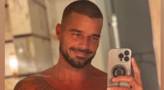 Ricky Martin, causa alvoroço ao postar nude no espelho: ‘Amo ele safadinho assim’