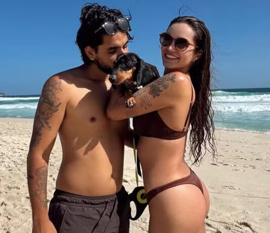 Suzanna Freitas exibe cliques de biquíni e celebra nova fase após perder 26 kg: ‘Foco’