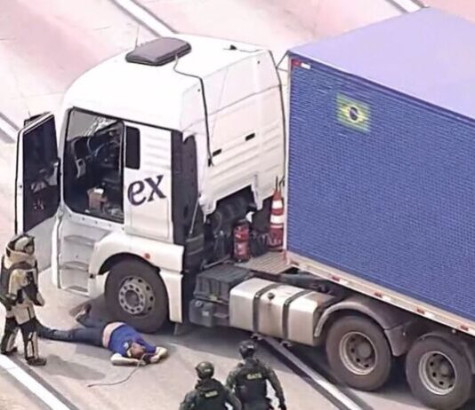 PM divulga imagens de resgate de caminhoneiro no Rodoanel