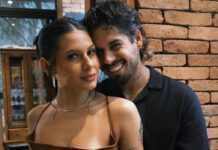 Ana Castela e Zé Felipe vão a casamento de amiga da cantora e posam grudadinhos