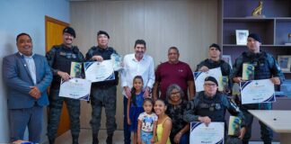 Dr. João homenageia policiais que salvaram a vida de criança de dois anos e destaca gesto de amor e heroísmo