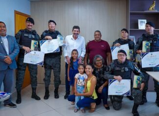 Dr. João homenageia policiais que salvaram a vida de criança de dois anos e destaca gesto de amor e heroísmo