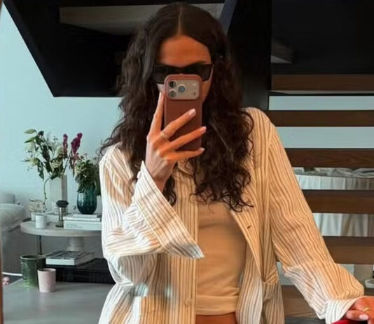 Bruna Marquezine desembarca em Salvador com look despojado e bolsa de luxo: ‘Bahia’