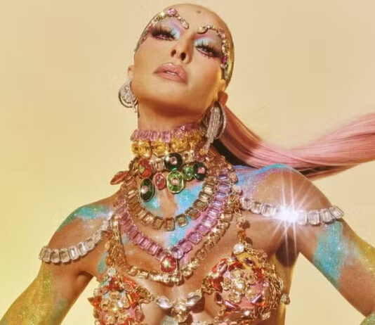 Sabrina Sato brilha em ensaio técnico da Vila Isabel na Sapucaí: ‘Colorir a Sapucaí!’