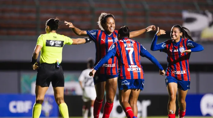 Maria Carol Rebello escolhe Porto de Galinhas para férias após fim de novela