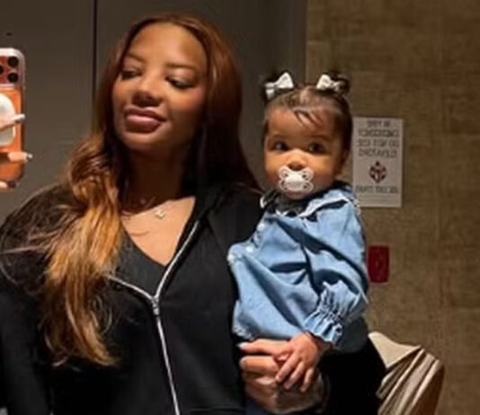 Ludmilla encanta fãs ao posar com a filha e se declara nas redes: ‘Meu amorezinho’