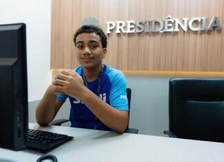 Programa Jovem Aprendiz da ALMT: da independência financeira ao aprendizado político Gustavo Nascimento, um dos jovens aprendizes da Casa