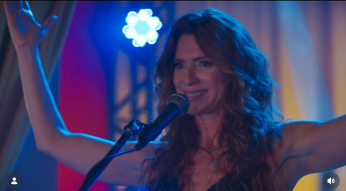 Em vídeo, Letícia Spiller mostra que além de atuar em novelas, também canta muito bem