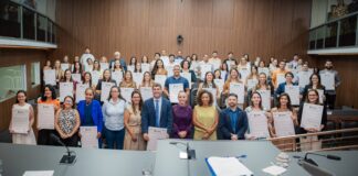 Sessão solene homenageia profissionais que cuidam com dignidade e humanidade