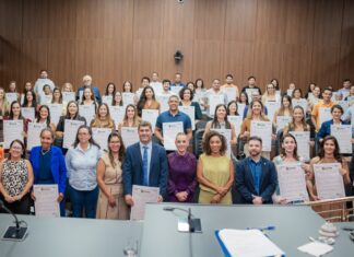 Sessão solene homenageia profissionais que cuidam com dignidade e humanidade