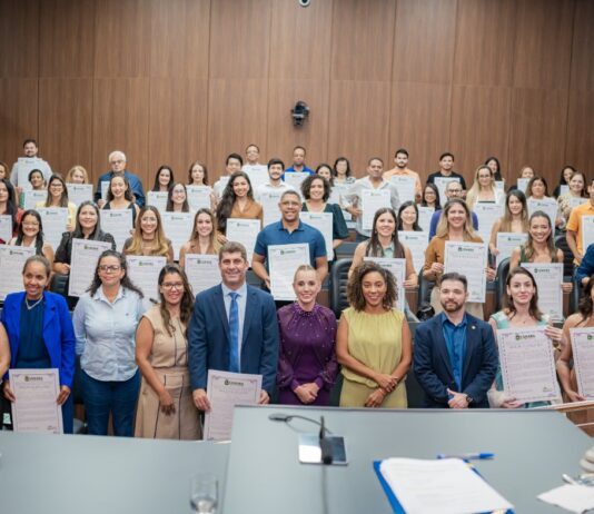 Sessão solene homenageia profissionais que cuidam com dignidade e humanidade
