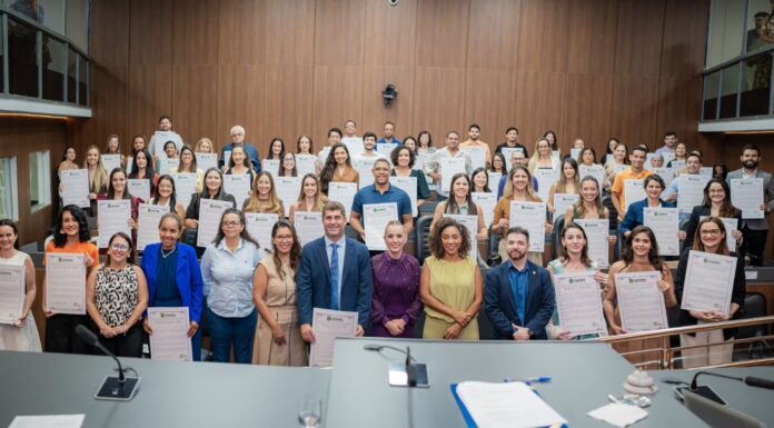 Sessão solene homenageia profissionais que cuidam com dignidade e humanidade