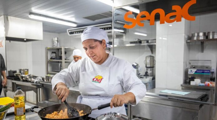 Merendeira de Cuiabá avança para concurso nacional com receita de alimentação escolar