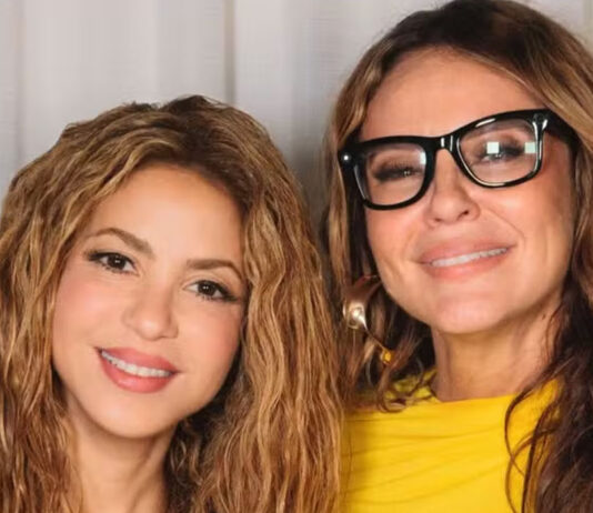Paolla Oliveira exibe encontro especial com Shakira nos bastidores de show: ‘A loba!’