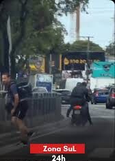 Veja Vídeo – De carona com policial, moto atropela ciclista em tentativa de chegar a roubo em SP