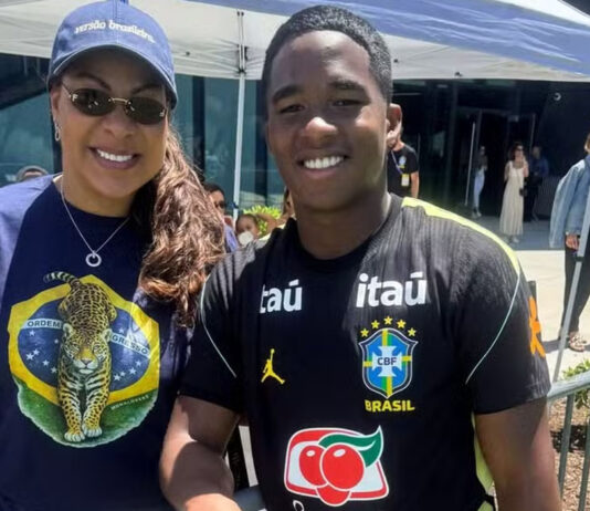 Mãe de Endrick acompanha treino da Seleção e diete jogadores nos EUA
