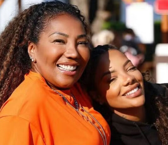 Ludmilla surpreende mãe com carro de luxo em aniversário de 50 anos: ‘Quase 1 milhão’