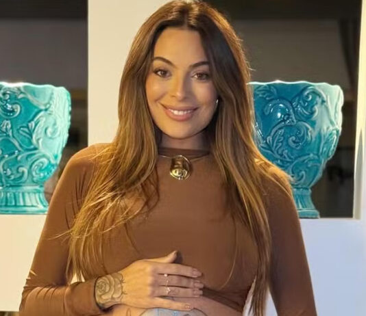Monique Amin celebra reta final da gravidez com pintura especial na barriga: ‘Demais’