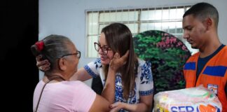Virginia Mendes destaca importância de valorizar os idosos Respeitar, cuidar e valorizar quem ajudou a construir a história de Mato Grosso. Esse é o compromisso defendido pela primeira-dama do Estado, Virginia Mendes, ao falar sobre a importância das políticas públicas voltadas à população idosa.