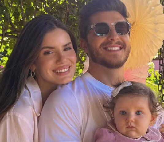 Camila Queiroz celebra 33 anos de vida ao lado da família: ‘Grata, abençoada e amada’