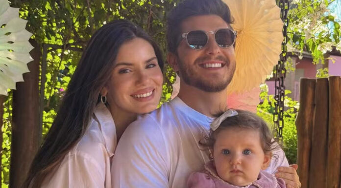 Camila Queiroz celebra 33 anos de vida ao lado da família: ‘Grata, abençoada e amada’