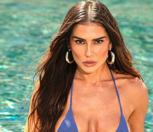 Deborah Secco exibe abdômen trincado em dia de sol e impressiona: ‘Shape trincado’