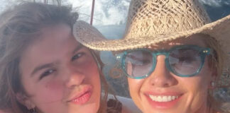 Mirella Santos curte dia de sol em Capri e impressiona com físico em passeio de barco