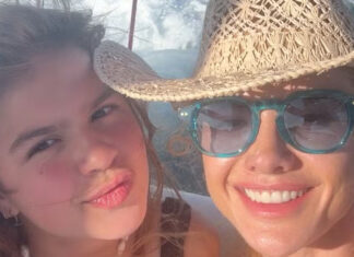 Mirella Santos curte dia de sol em Capri e impressiona com físico em passeio de barco