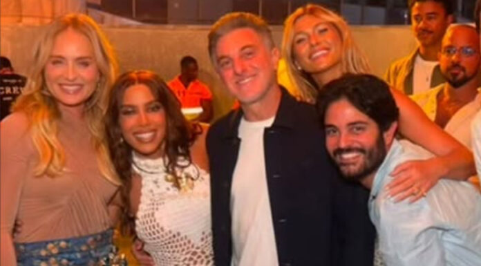 Lívia Andrade celebra quatro anos no Domingão com Huck: ‘4 anos que cheguei’
