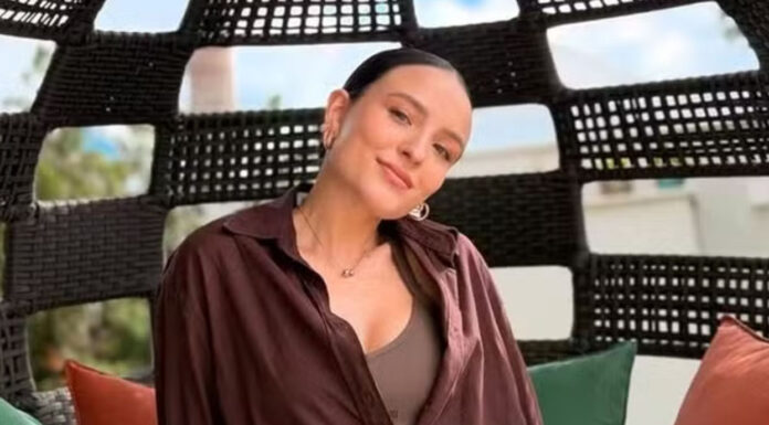 Larissa Manoela curte segunda-feira de piscina em casa: ‘Descanso merecido’