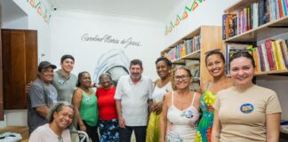 Dr. João assume compromisso com saúde da população negra durante visita à Casa das Pretas