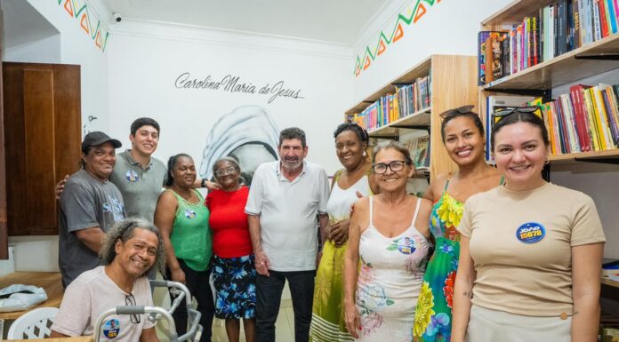 Dr. João assume compromisso com saúde da população negra durante visita à Casa das Pretas