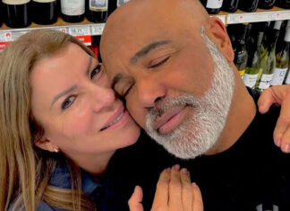 Viúva de Rick faz homenagem um mês após morte do cantor: ‘Amor é maior ainda’